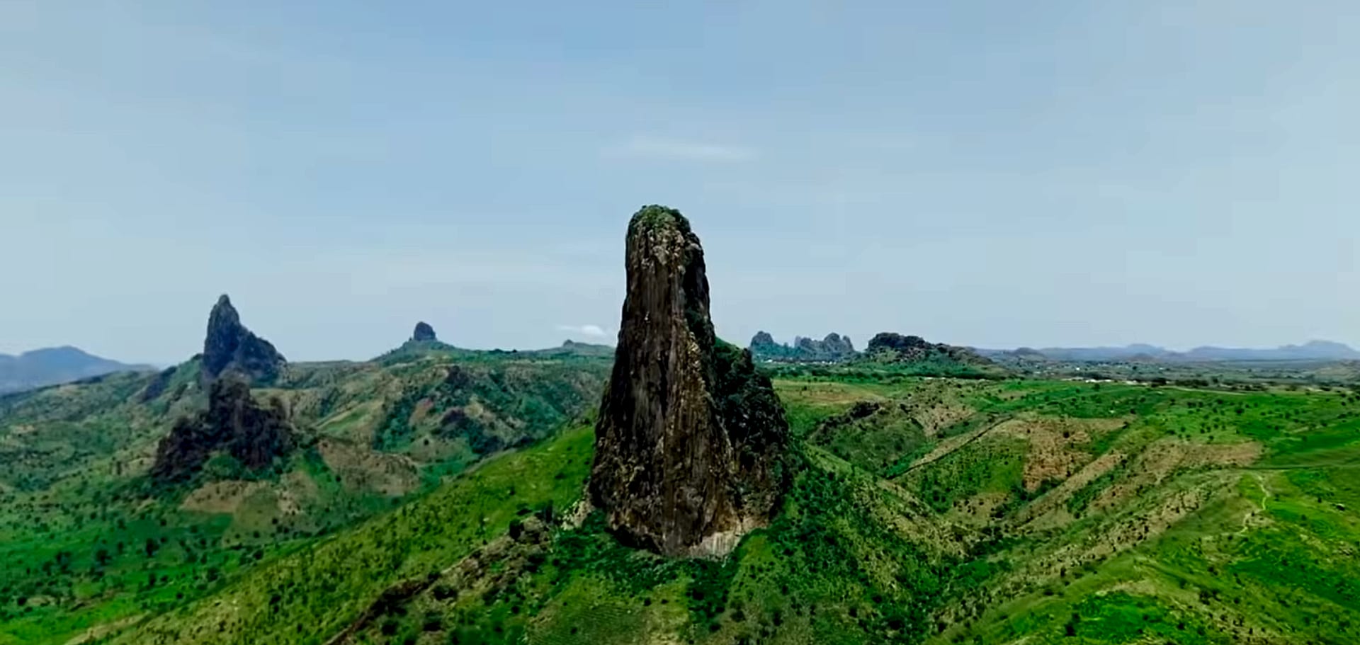 Le pic de Rhumsiki vu du ciel, Extrême-Nord du Cameroun