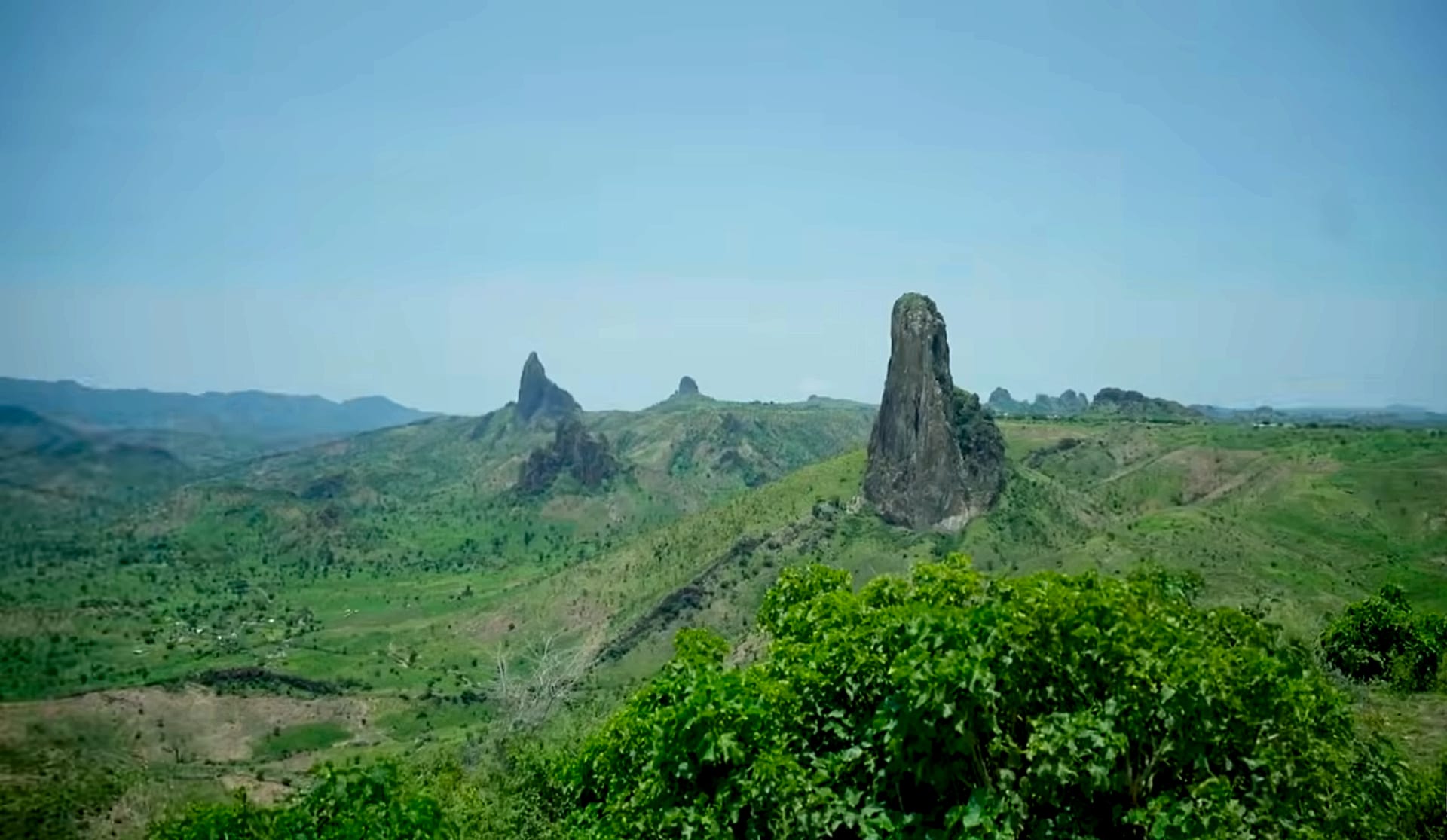 Pics volcaniques de Rhumsiki dans la vallée, Extrême-Nord du Cameroun