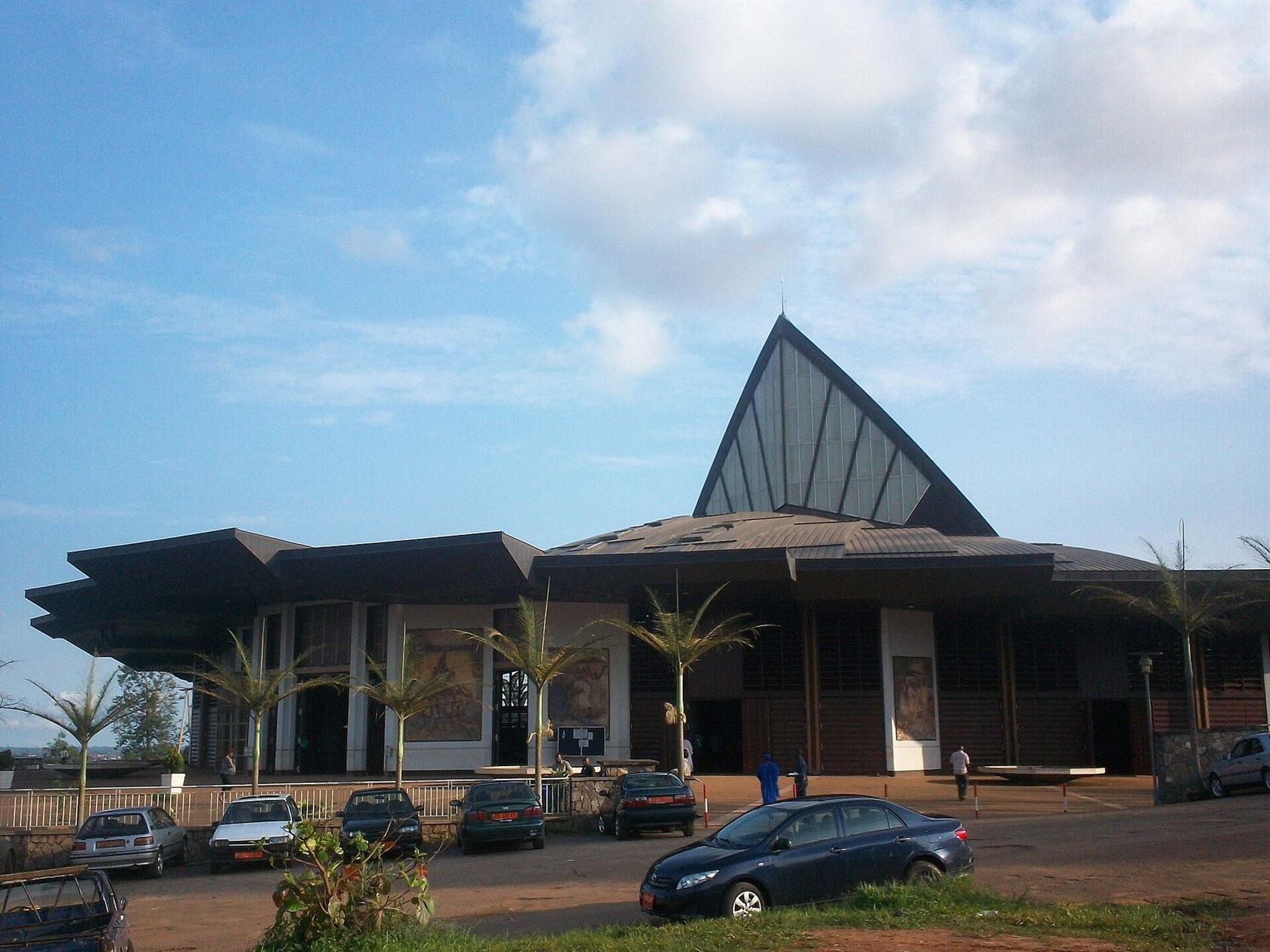 Basilique Marie-Reine-des-Apôtres, Yaoundé