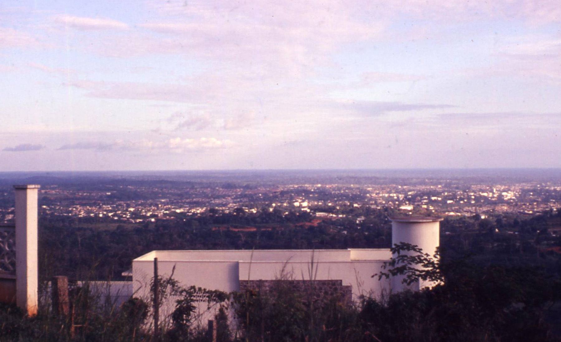 Vue sur Yaoundé depuis le mont Fébé