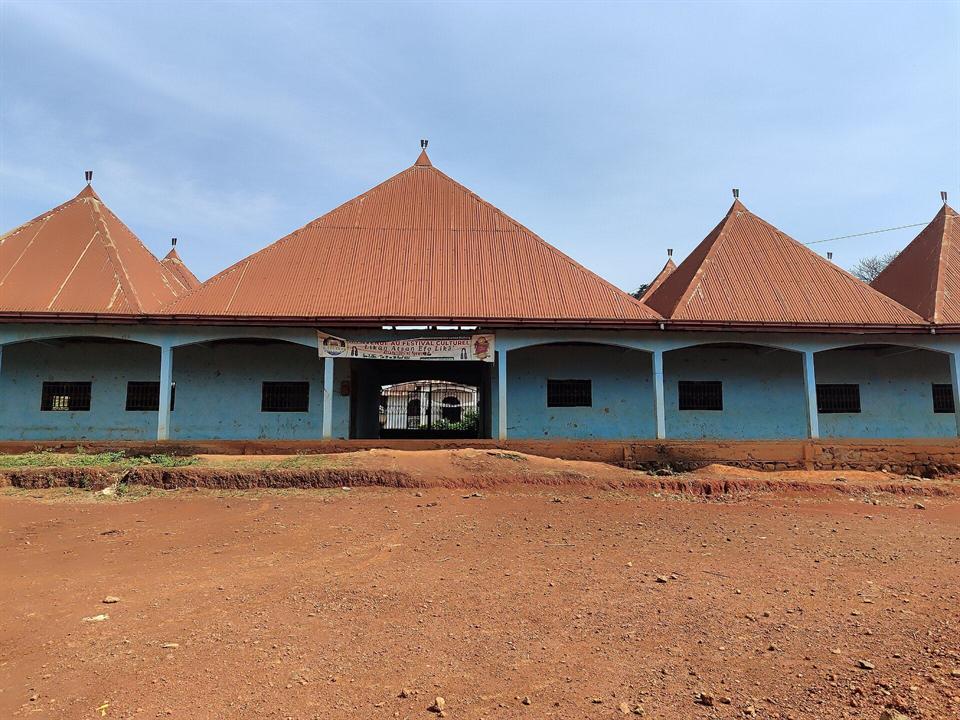 Entrée de la chefferie de Foréké-Dschang