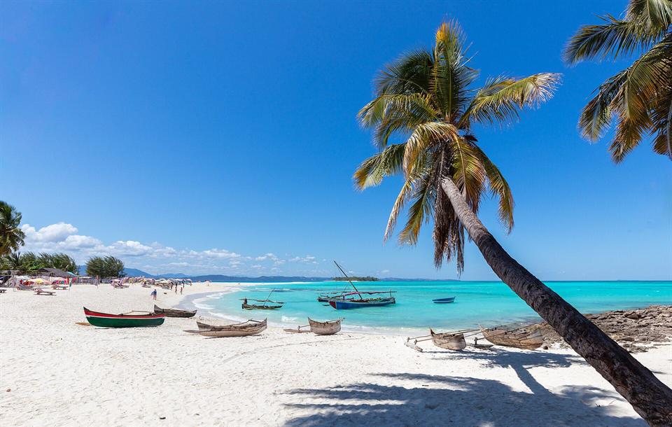 Plage de sable blanc de Nosy Iranja, Madagascar