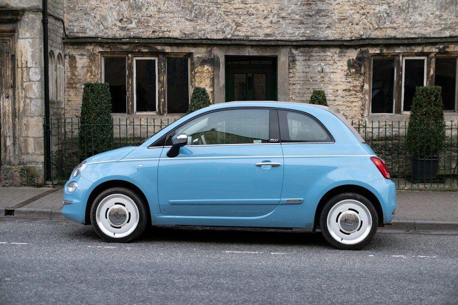 Voiture compacte moderne