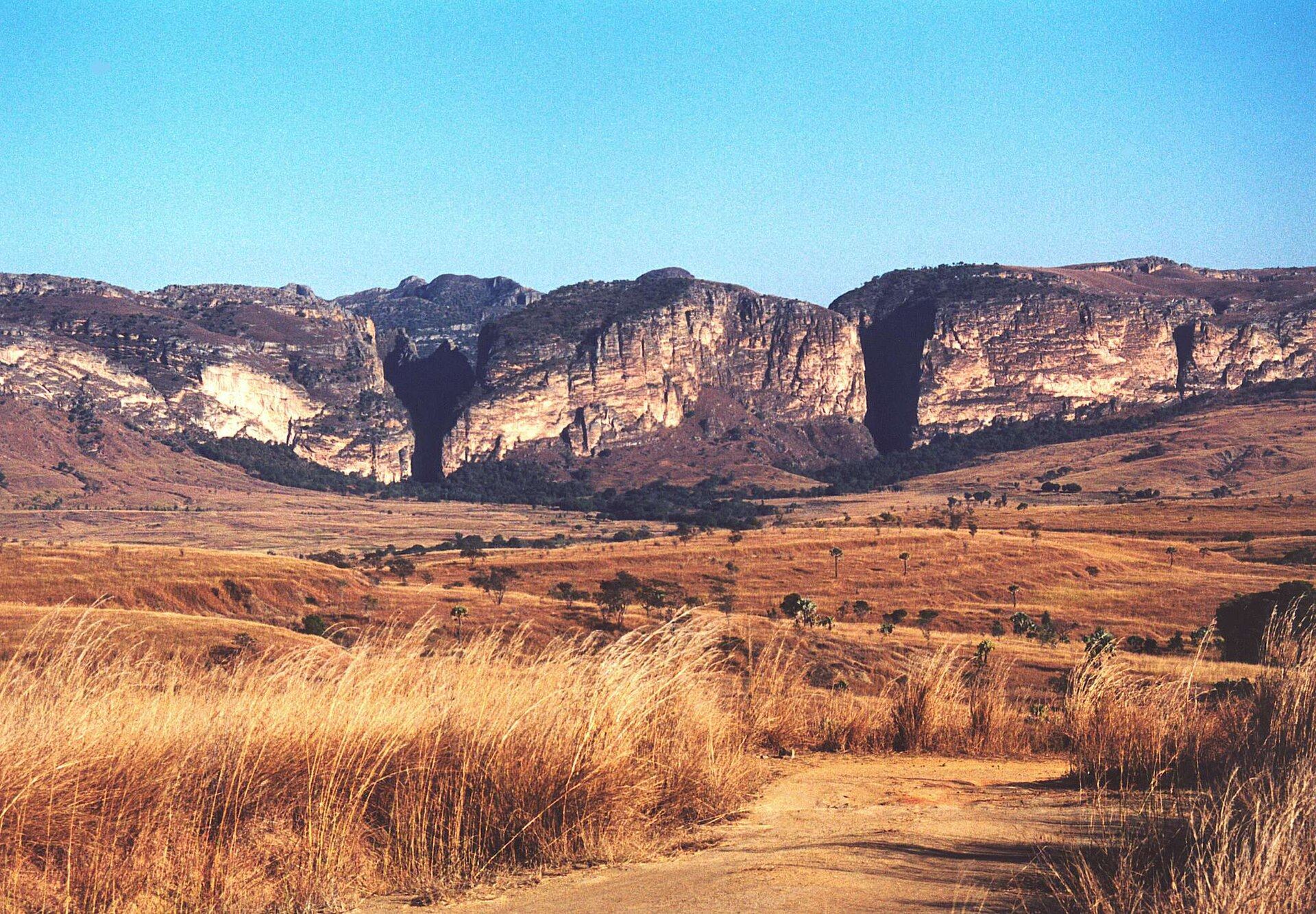 Canyon et falaises de l'Isalo